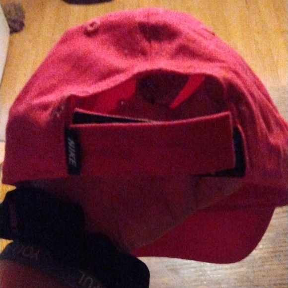 Nike Vibrant Pink Cap with Black Swoosh - Picture 4 of 5